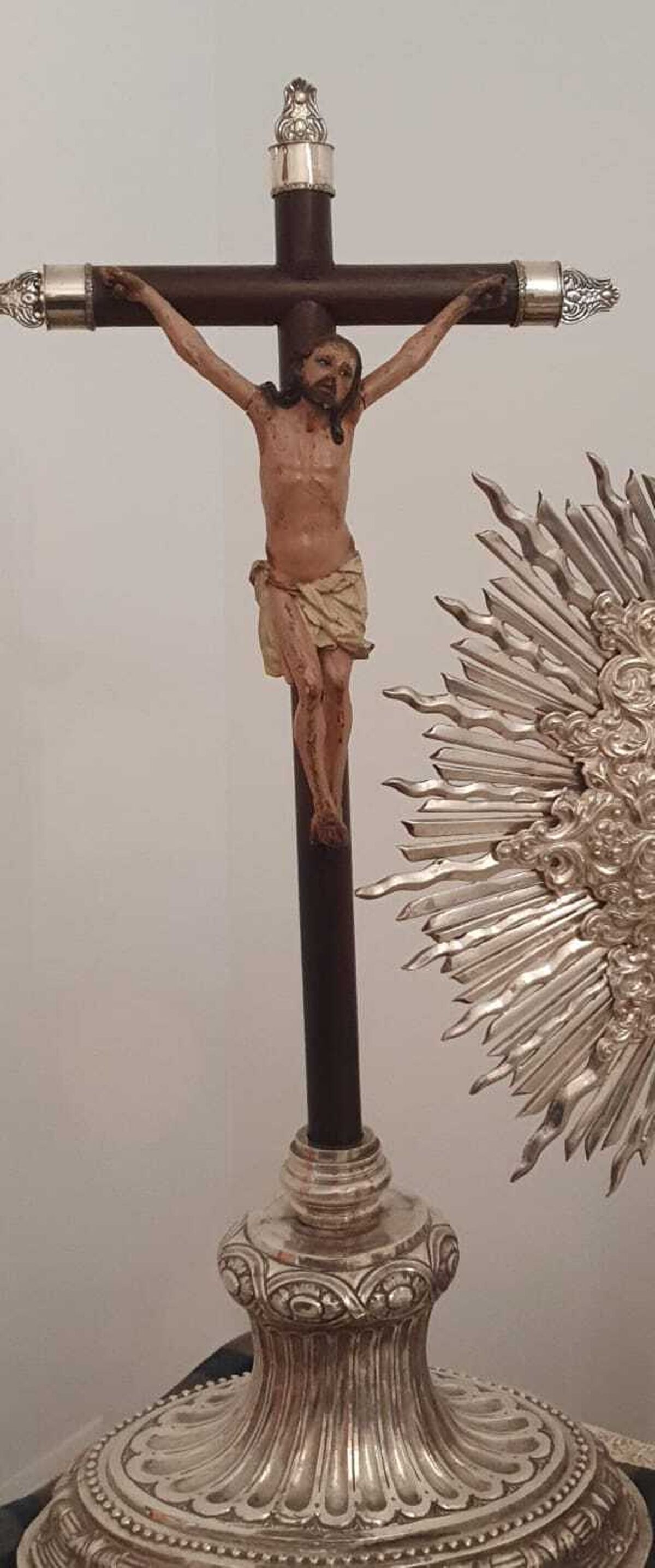 Uno de los crucificados expuestos en la muestra