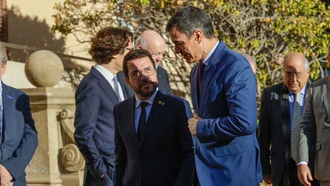 El presidente del Gobierno, Pedro  Sánchez, y el president de la Generalitat, Pere Aragonès