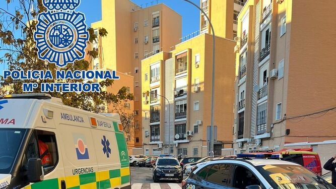 La Policía Nacional evita el suicidio de un hombre en su domicilio de Sevilla