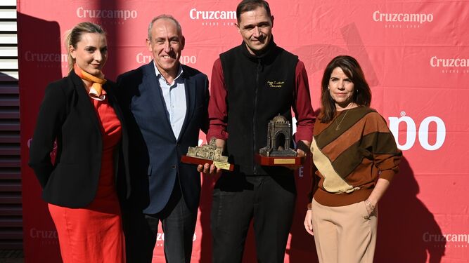 Premio al Cañón Perfecto Cruzcampo Tomares 2023 a la Peña Cultural Sevillista San Sebastián de Tomares.
