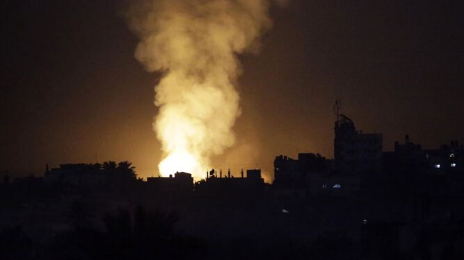 Bombardeo nocturno en Gaza.