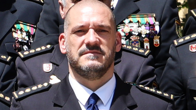 Luis Esteban.