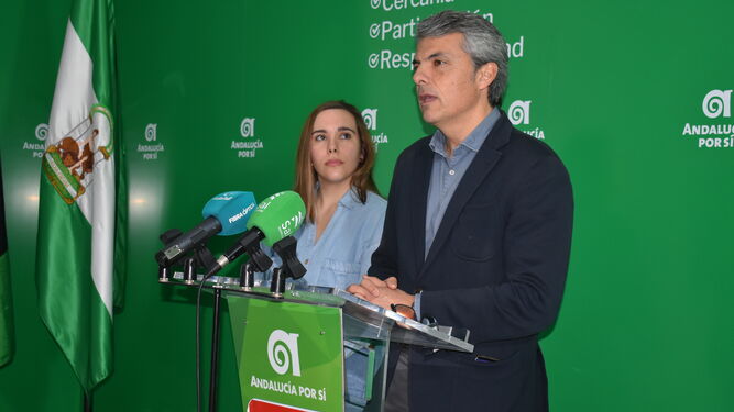 Los concejales de AxSí Marta Vidal y Fran Romero.