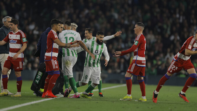 Fekir entra en lugar de Willian José en el partido ante el Granada.