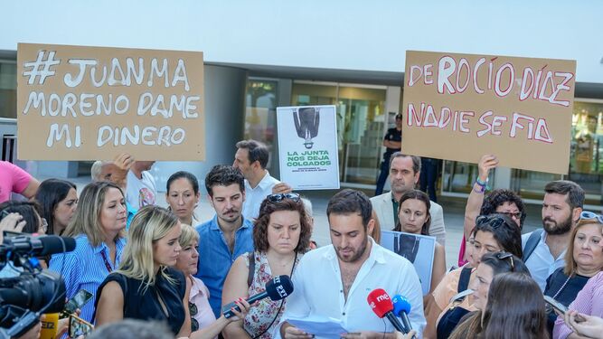 Protesta de la plataforma de afectados por el bono del alquiler en Andalucía, en una imagen de archivo.
