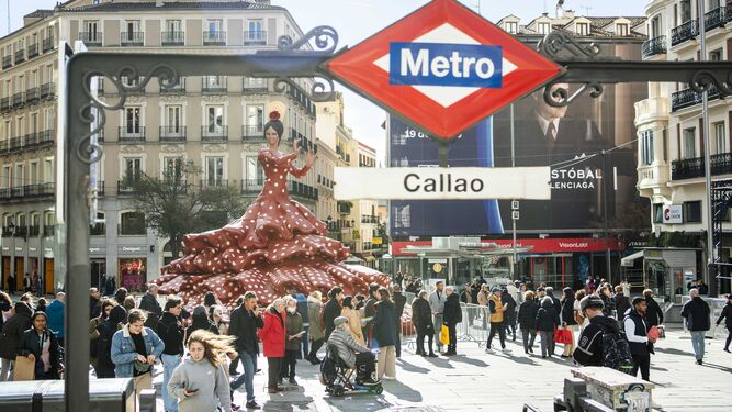 ¿Qué hace una clásica muñeca Marín gigante llenando la plaza de Callao de Madrid?