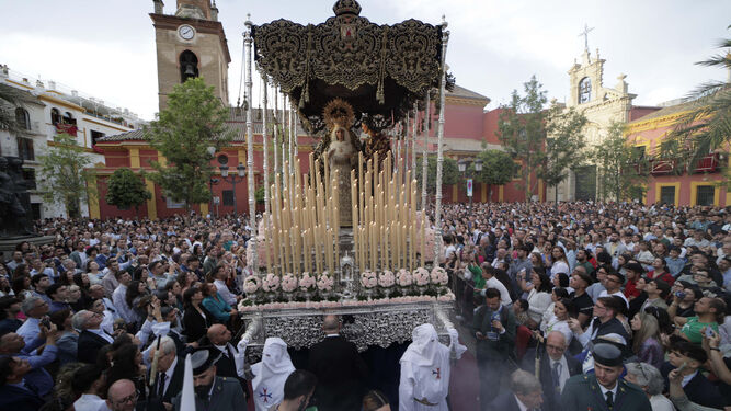 La Virgen del Dulce Nombre, a la salida de San Lorenzo el Martes Santo de 2023.