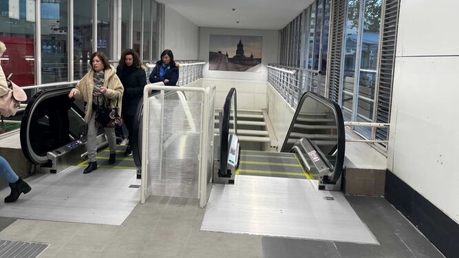 La estación de Cercanías de San Bernardo estrena nuevas escaleras mecánicas