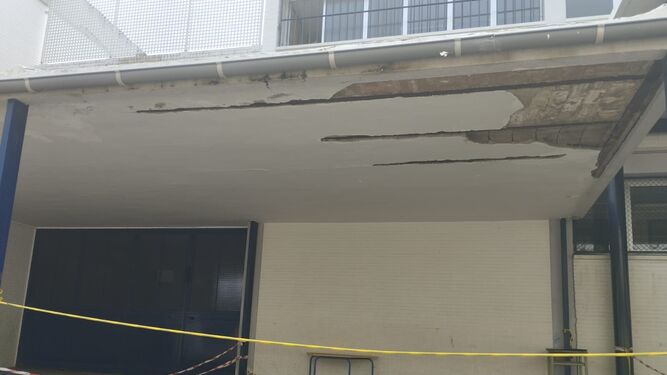 Caída de techos denunciada recientemente en el CEIP San Pablo.