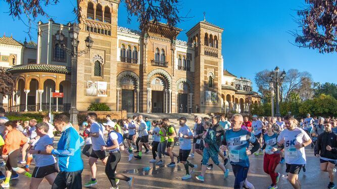 Muchos corredores se dieron cita este sábado en el aperitivo del 5K del Zurich Maratón de Sevilla.