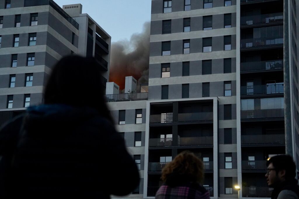 El incendio del edificio en Valencia, en im&aacute;genes