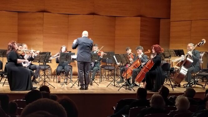 La Orquesta Bética de Cámara tocando a Turina en el Espacio Turina.