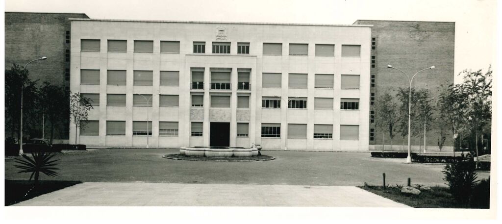 Edificio de oficinas y talleres en Tabacalera en 1965, donde ir&aacute; El Cubo.