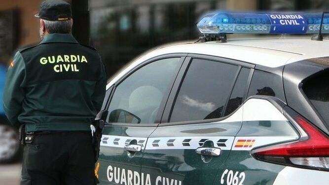 Mata de una puñalada en el cuello a su compañero de piso en Roquetas de Mar