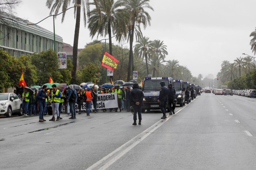 Fotos de la protesta de agricultores en Sevilla