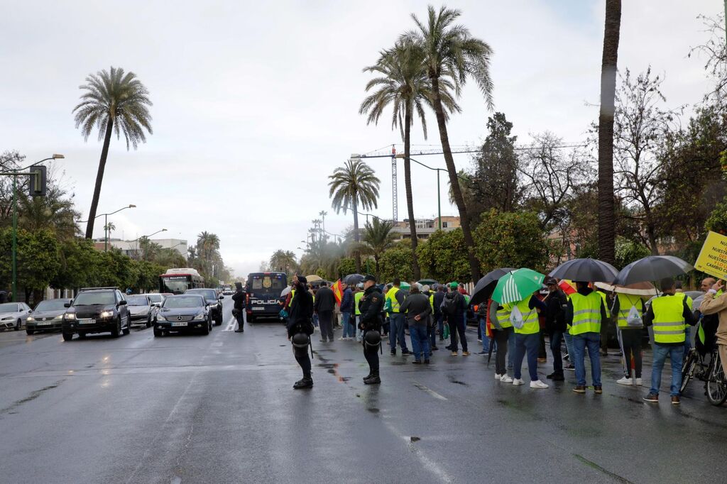 Fotos de la protesta de agricultores en Sevilla