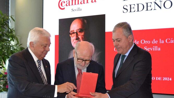 La Cámara de Comercio de Sevilla entrega su Medalla de Oro a Alfonso Sedeño Masot