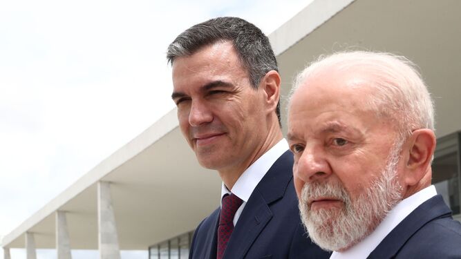 Pedro Sánchez junto al presidente brasileño, Lula da Silva.
