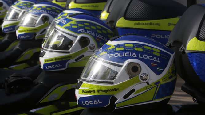 Cascos de la Policía Local de Sevilla.