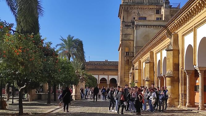 Turistas, en la Mezquita de Córdoba.