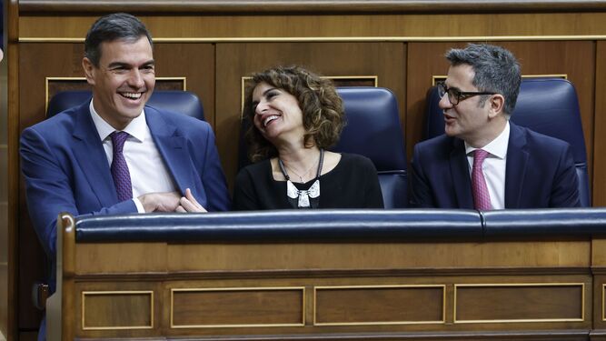 Pedro Sánchez, María Jesús Montero y Félix Bolaños, en el Congreso.