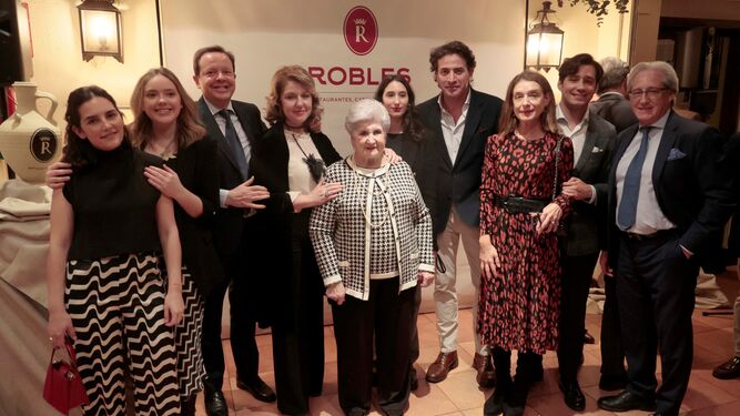 La familia Robles con el actor Antonio Garrido en Robles Placentines.