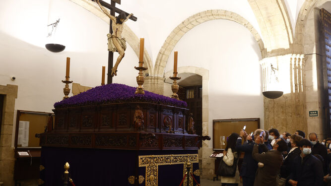 El Cristo de la Buena Muerte en el Rectorado durante el Martes Santo.