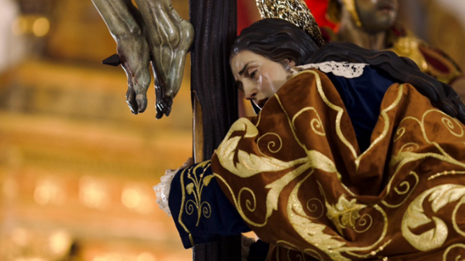 María Magdalena, a los pies del Cristo del Buen Fin