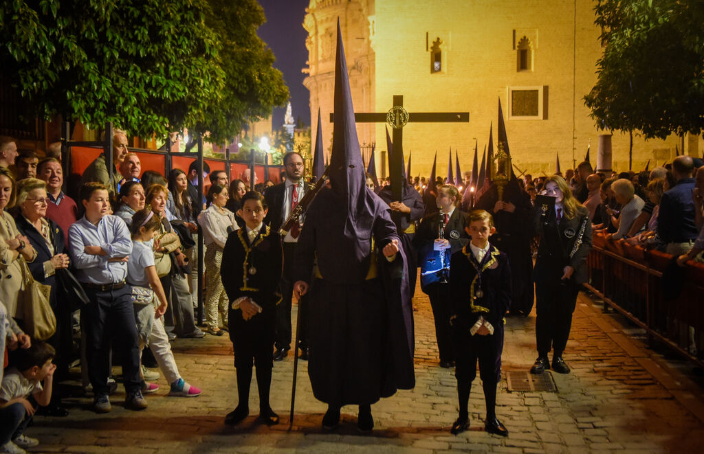 Las im&aacute;genes de la Hermandad de La Corona en la Semana Santa de Sevilla 2024