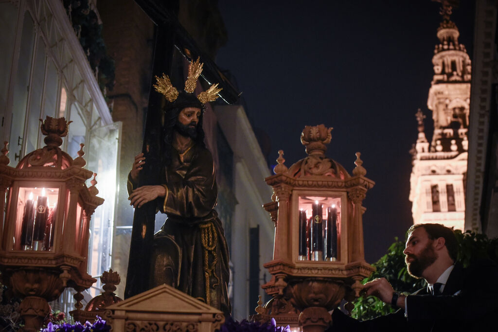 Las im&aacute;genes de la Hermandad de La Corona en la Semana Santa de Sevilla 2024