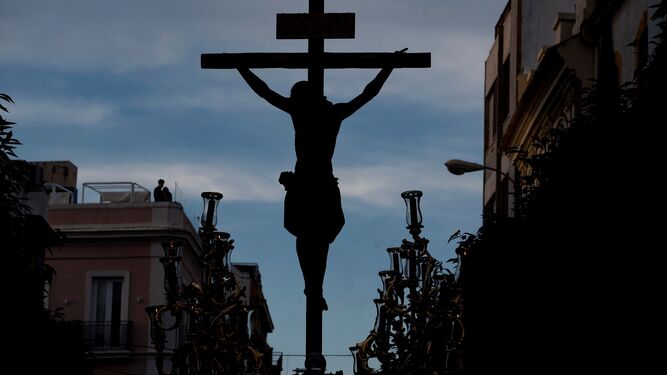 Contraluz del Crucificado de las Almas.