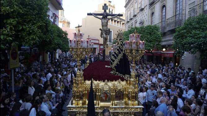 El Crucificado de las Misericordias y la Virgen de la Antigua.
