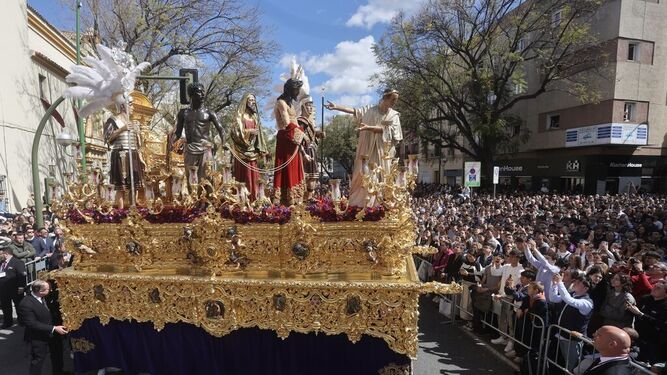 Todas las fotos del Martes Santo en Sevilla 2024