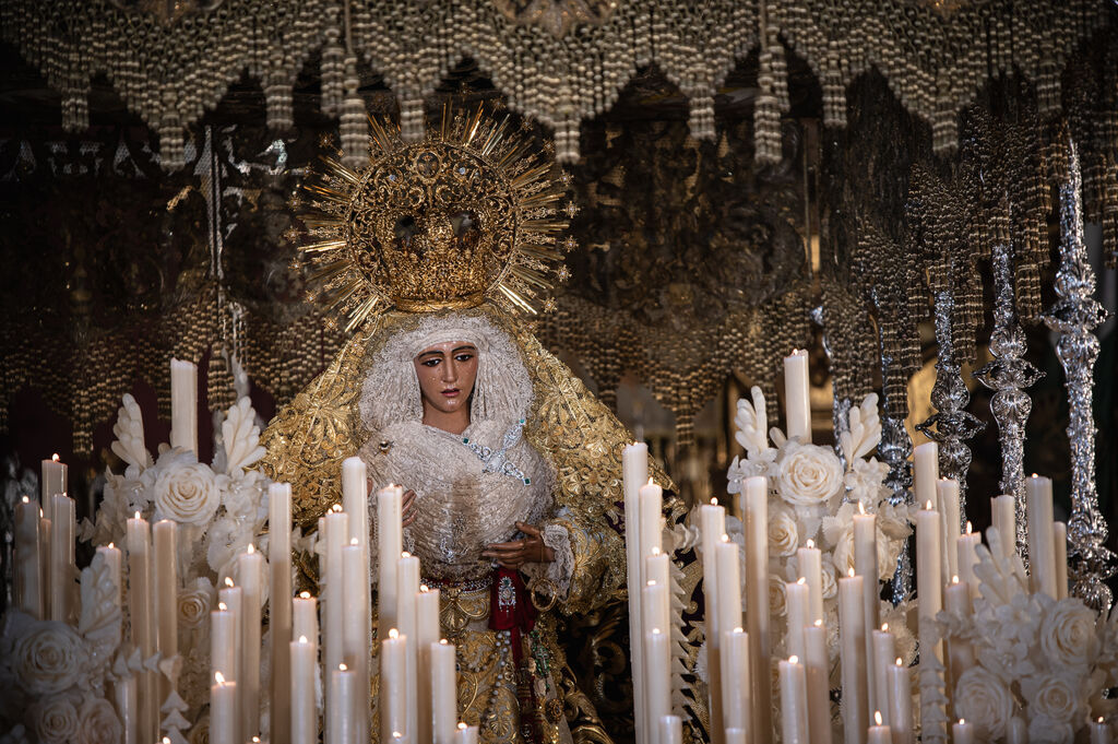 Las im&aacute;genes de la Hermandad de la Esperanza de Triana en la Semana Santa de Sevilla 2024