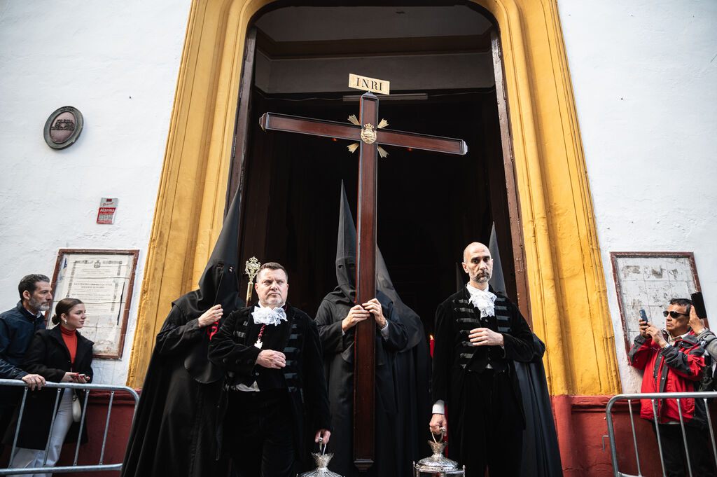 Las im&aacute;genes de la Hermandad del Santo Entierro en la Semana Santa de Sevilla 2024