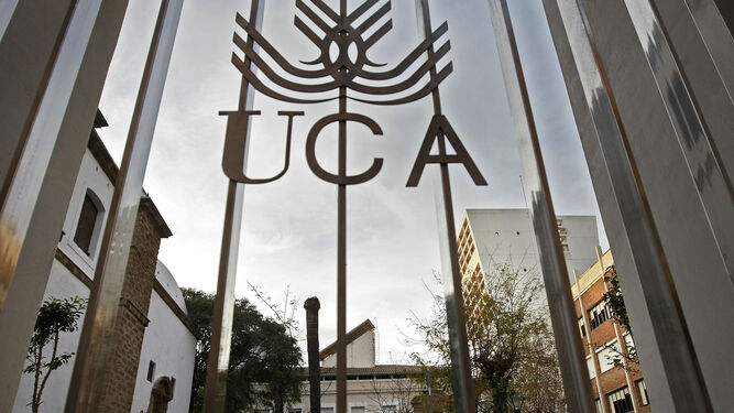 Una imagen de archivo de la entrada a uno de los edificios de la UCA.