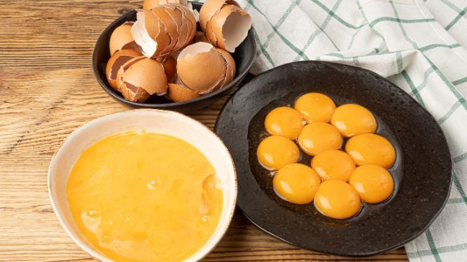 El truco con el que podrás separar fácilmente la clara de la yema del huevo