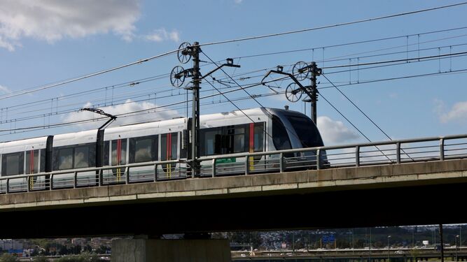 ‘Sevillasemueve’ pide a la Junta la compra de más trenes para el Metro de Sevilla