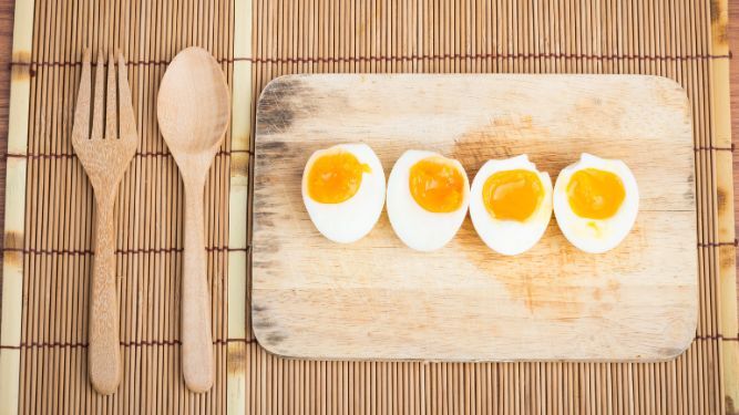 Así puedes cocer huevos en el microondas en menos de un minuto