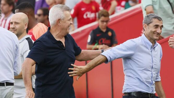 Aguirre y Valverde se saludan sonriendo en un reciente Mallorca-Athletic.