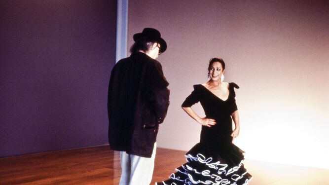 Carlos Saura y Lola Flores durante el rodaje de 'Sevillanas' (1992).