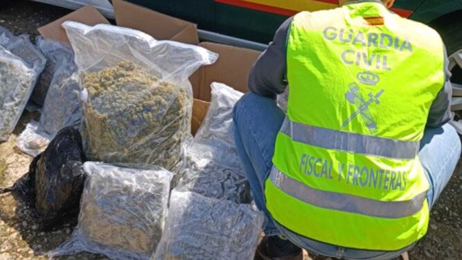 La Guardia Civil intercepta envío de marihuana por una empresa de mensajería de Mairena del Aljarafe