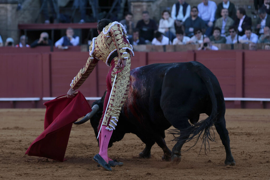 Las im&aacute;genes de la tercera del abono de los toros en la Maestranza  de Sevilla