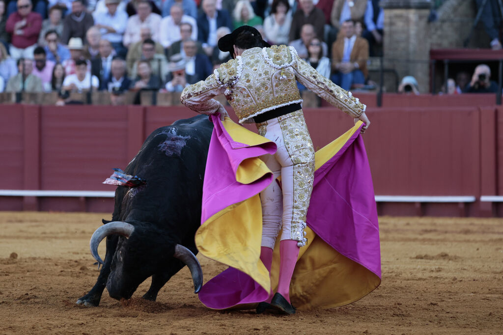 Las im&aacute;genes de la tercera del abono de los toros en la Maestranza  de Sevilla