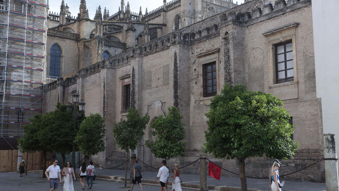 La fachada este de la Catedral de Sevilla que se intervendrá próximamente.