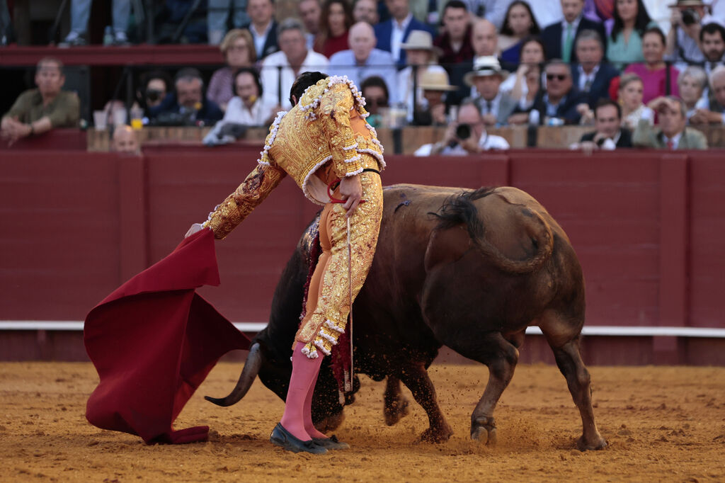 Las im&aacute;genes de la corrida de toros en Sevilla con Morante de la Puebla, Daniel Luque y Juan Ortega