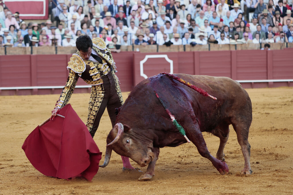 Las im&aacute;genes de la corrida de toros en Sevilla con Morante de la Puebla, Daniel Luque y Juan Ortega