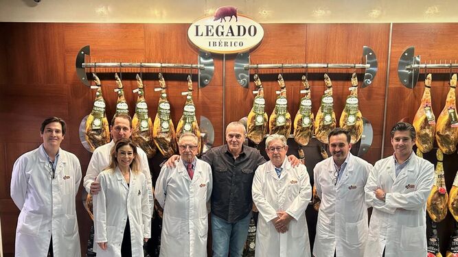 Imágenes de la visita del nuevo embajador de Legado Ibérico, el actor José Coronado, a las instalaciones de El Pozo Alimentación.