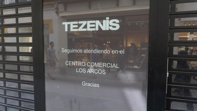 Una conocida tienda de ropa cierra su local en el centro de Sevilla